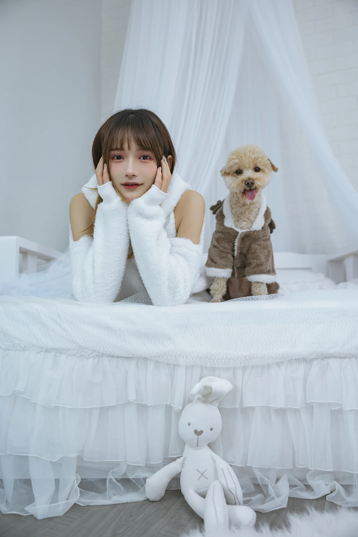 [YITUYU] 2022.12.17 Vol.2702 – Warm Girls and Pets Rabbit Zzz won't eat carrots#[24P]-12